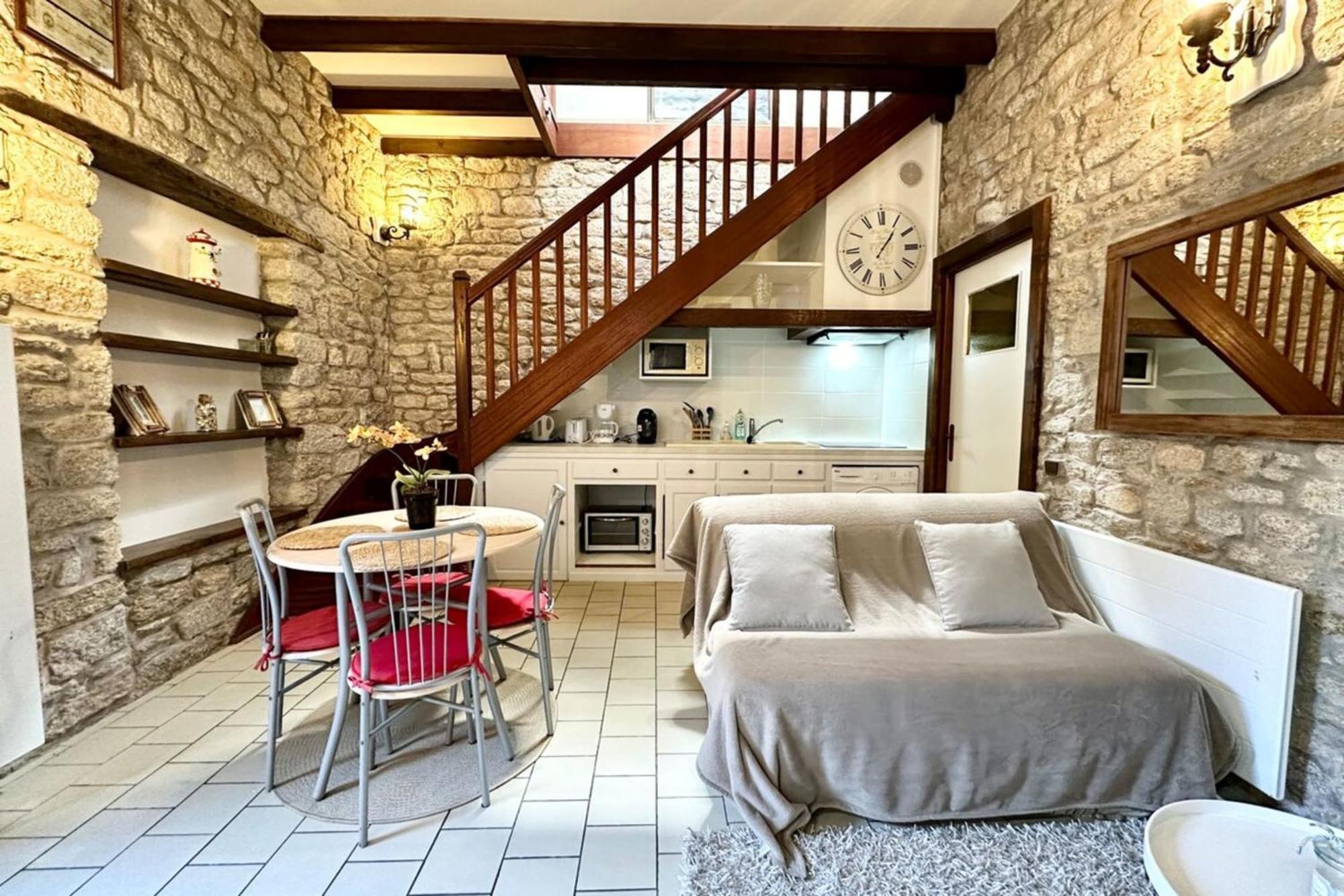 Maison De Pecheur Atypique Les Pieds Dans L'eau