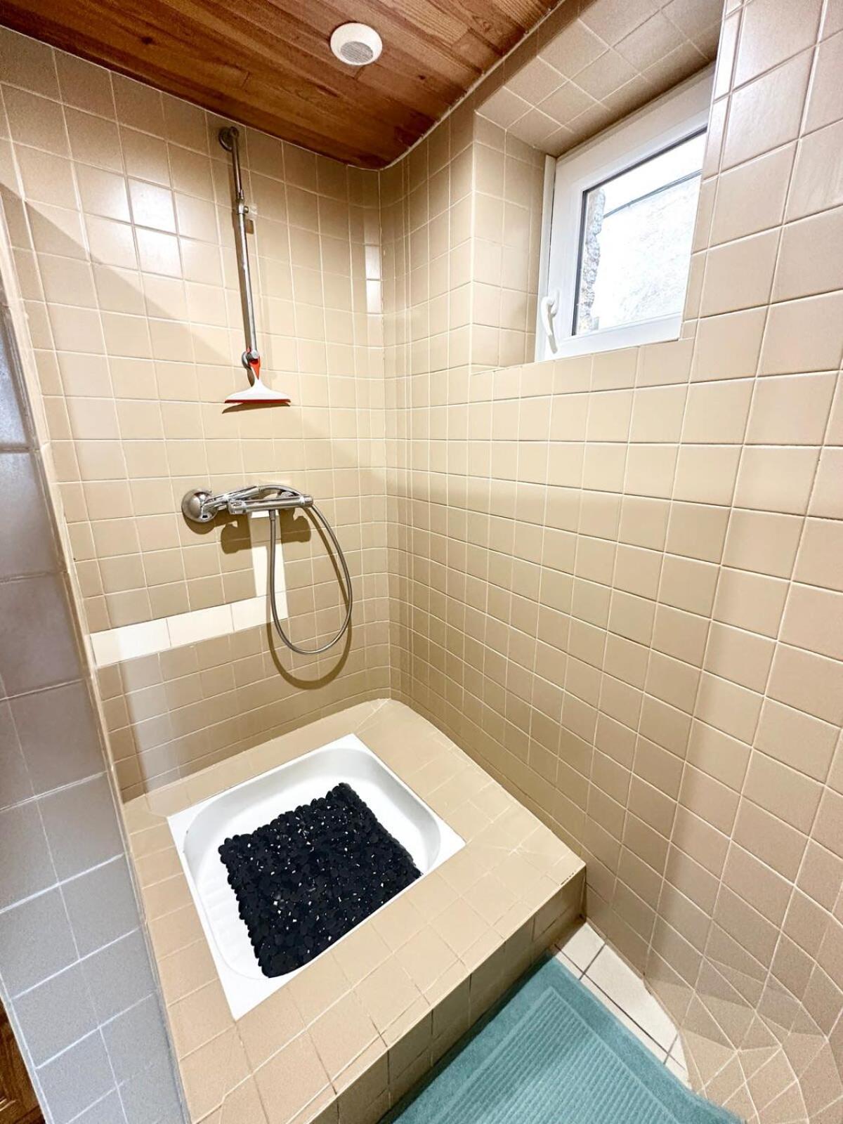 Maison De Pecheur Atypique Les Pieds Dans L'eau