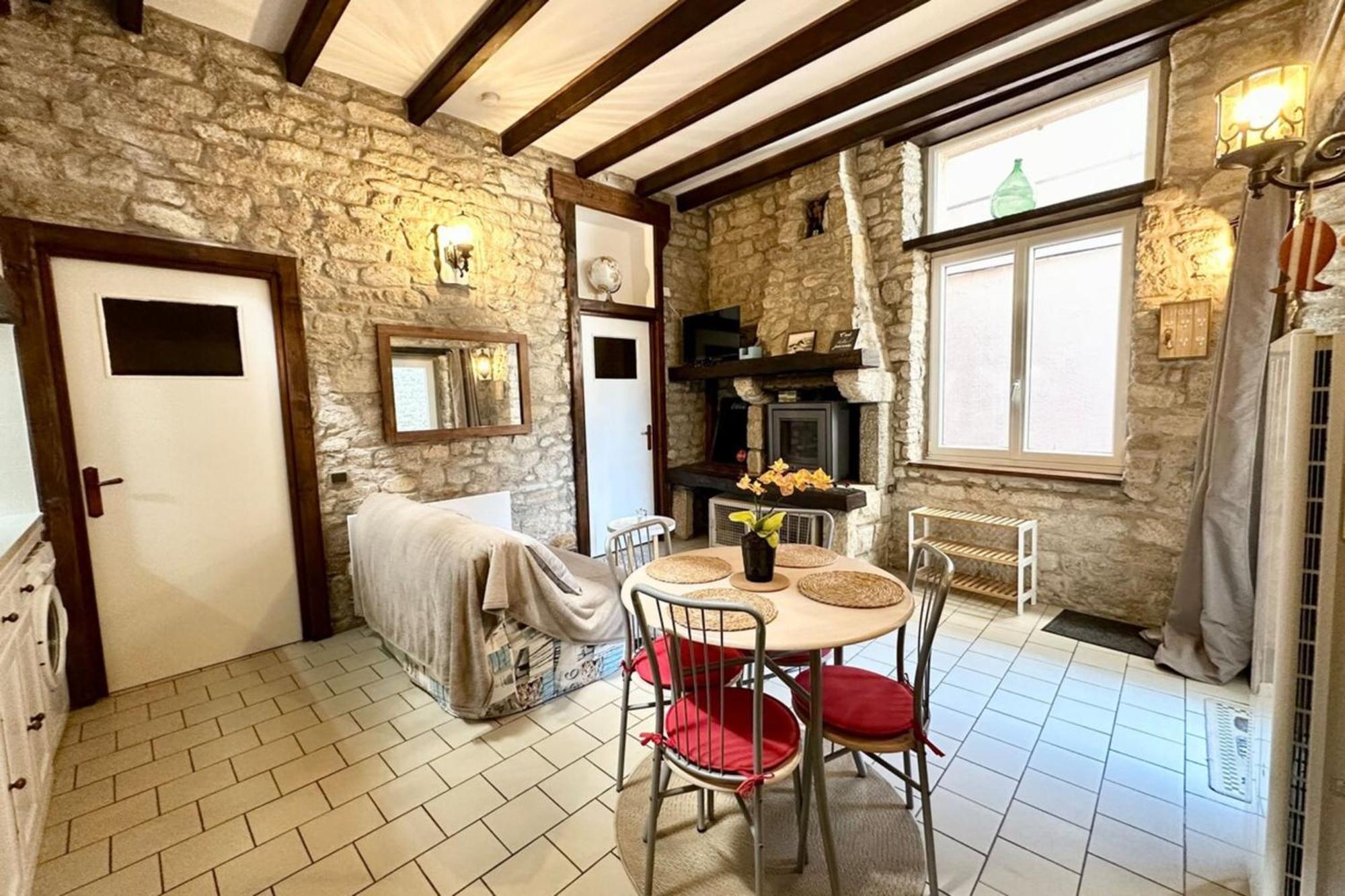 Holiday home Maison De Pecheur Atypique Les Pieds Dans L'eau