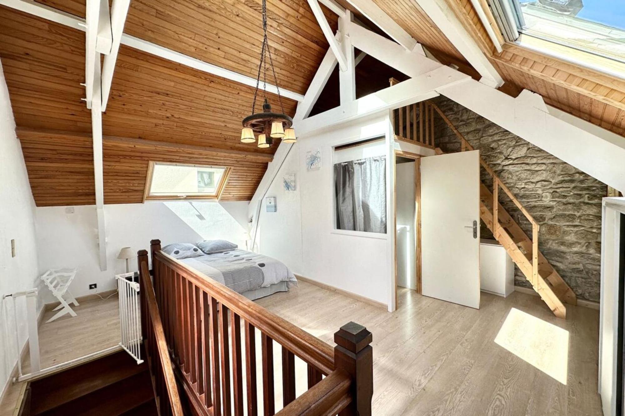 Holiday home Maison De Pecheur Atypique Les Pieds Dans L'eau *
